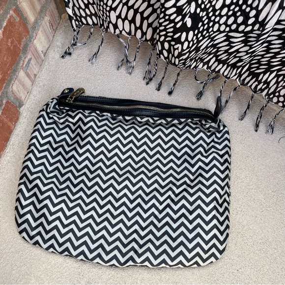 Co-Lab Black Leather Tote w/Adjustable Buckle Strap and Detachable Pouch & Scarf - Picture 7 of 10